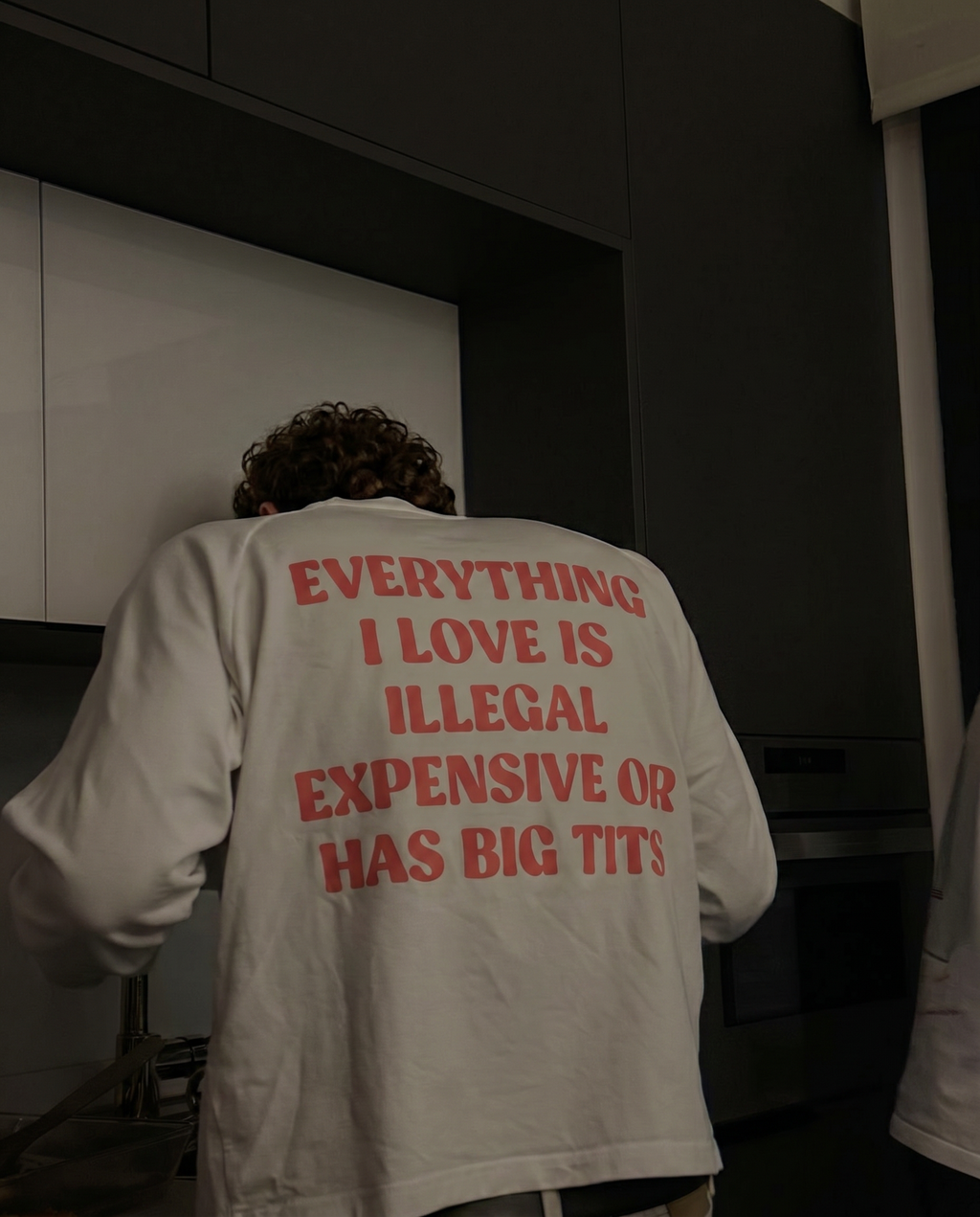 BIG TITS BOXY WHITE LONGSLEEVE
