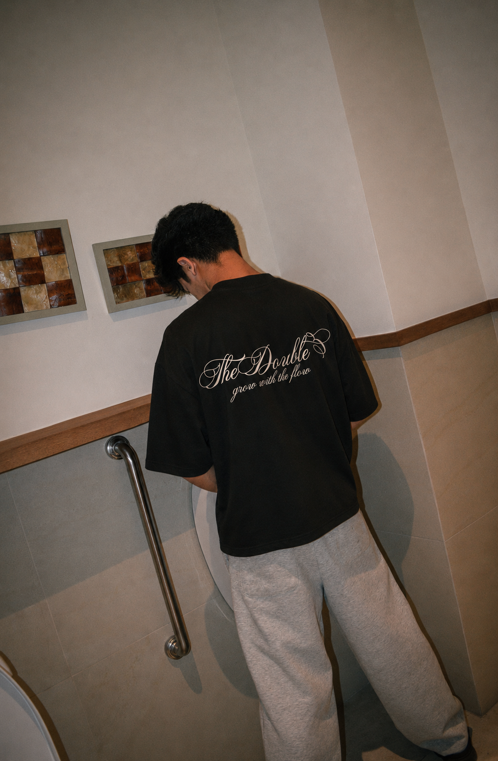 ITALICS LOGO BOXY BLACK TEE