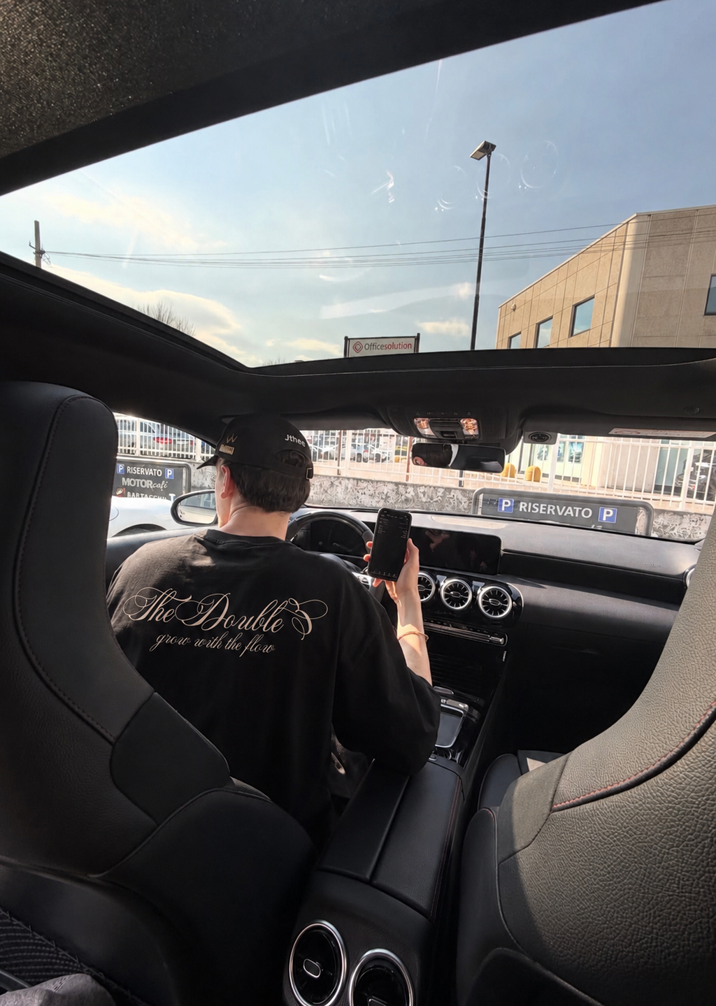 ITALICS LOGO BOXY BLACK TEE