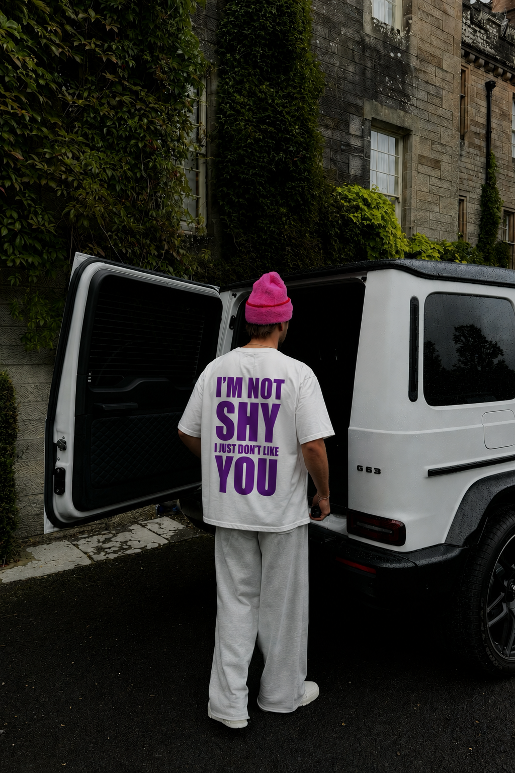 NOT SHY BOXY WHITE TEE