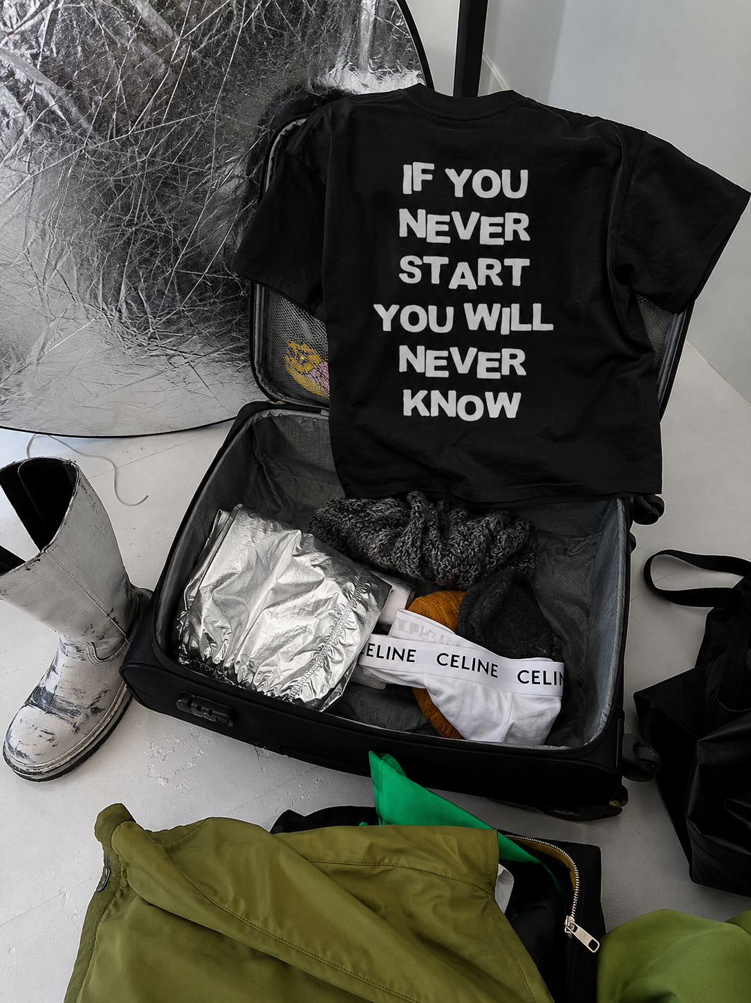 NEVER KNOW BOXY BLACK TEE