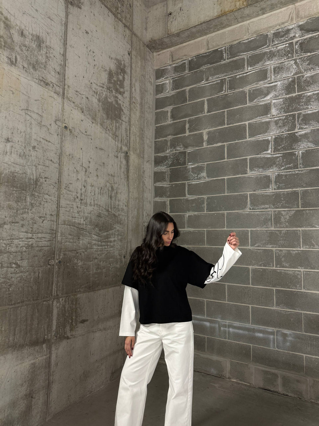 & BOXY BLACK DOUBLE LONGSLEEVE