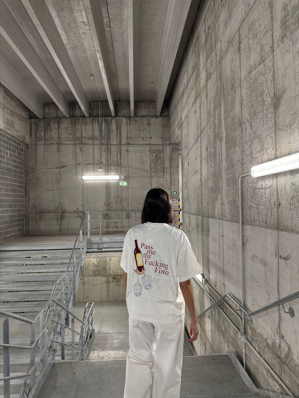 WINE BOXY WHITE TEE