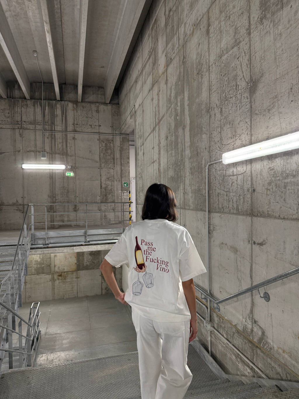 WINE BOXY WHITE TEE
