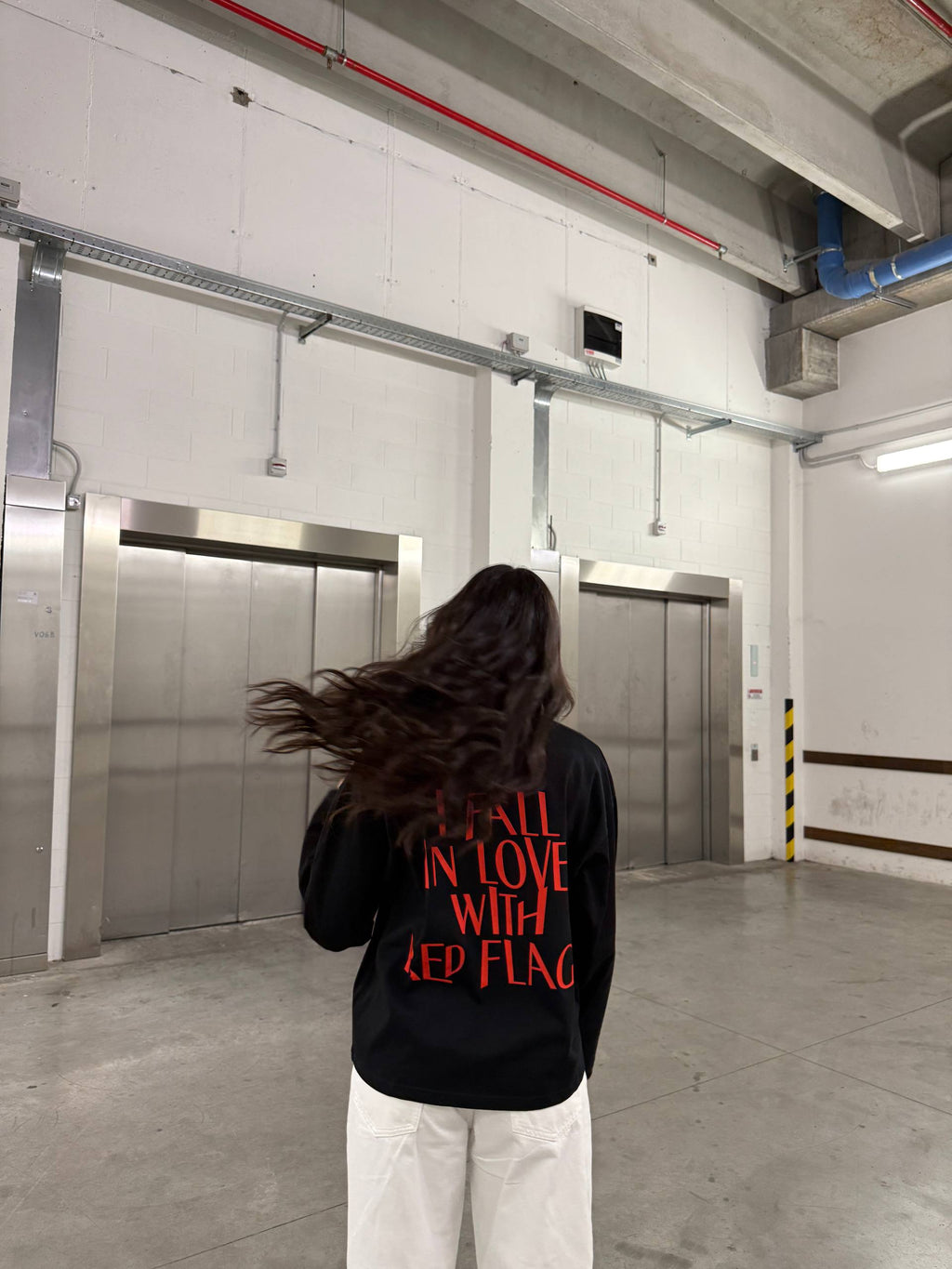 RED FLAGS BOXY BLACK LONGSLEEVE