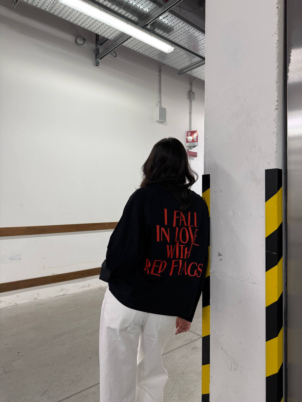 RED FLAGS BOXY BLACK LONGSLEEVE