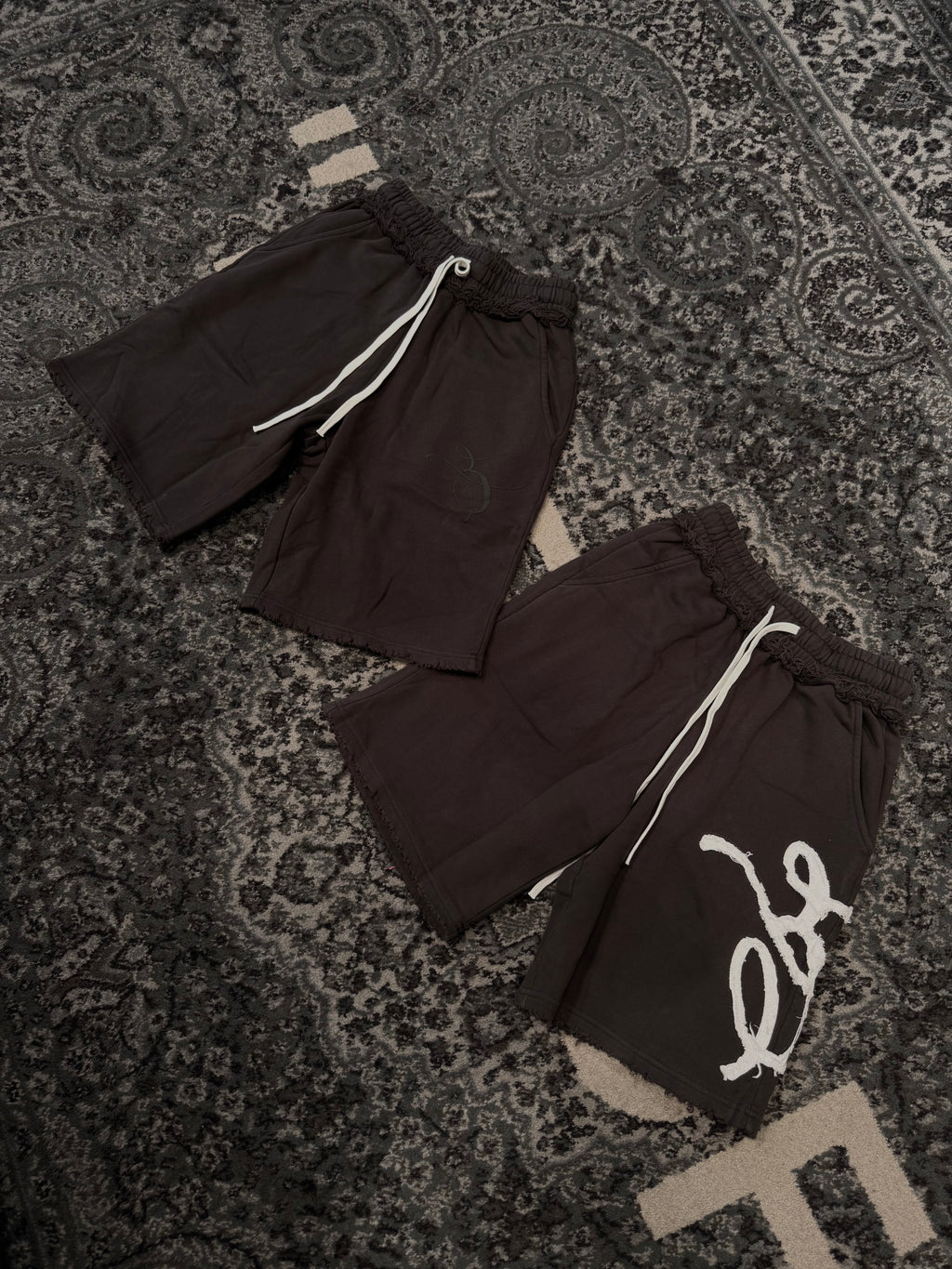 LOGO PATCH DARK GREY SHORTS