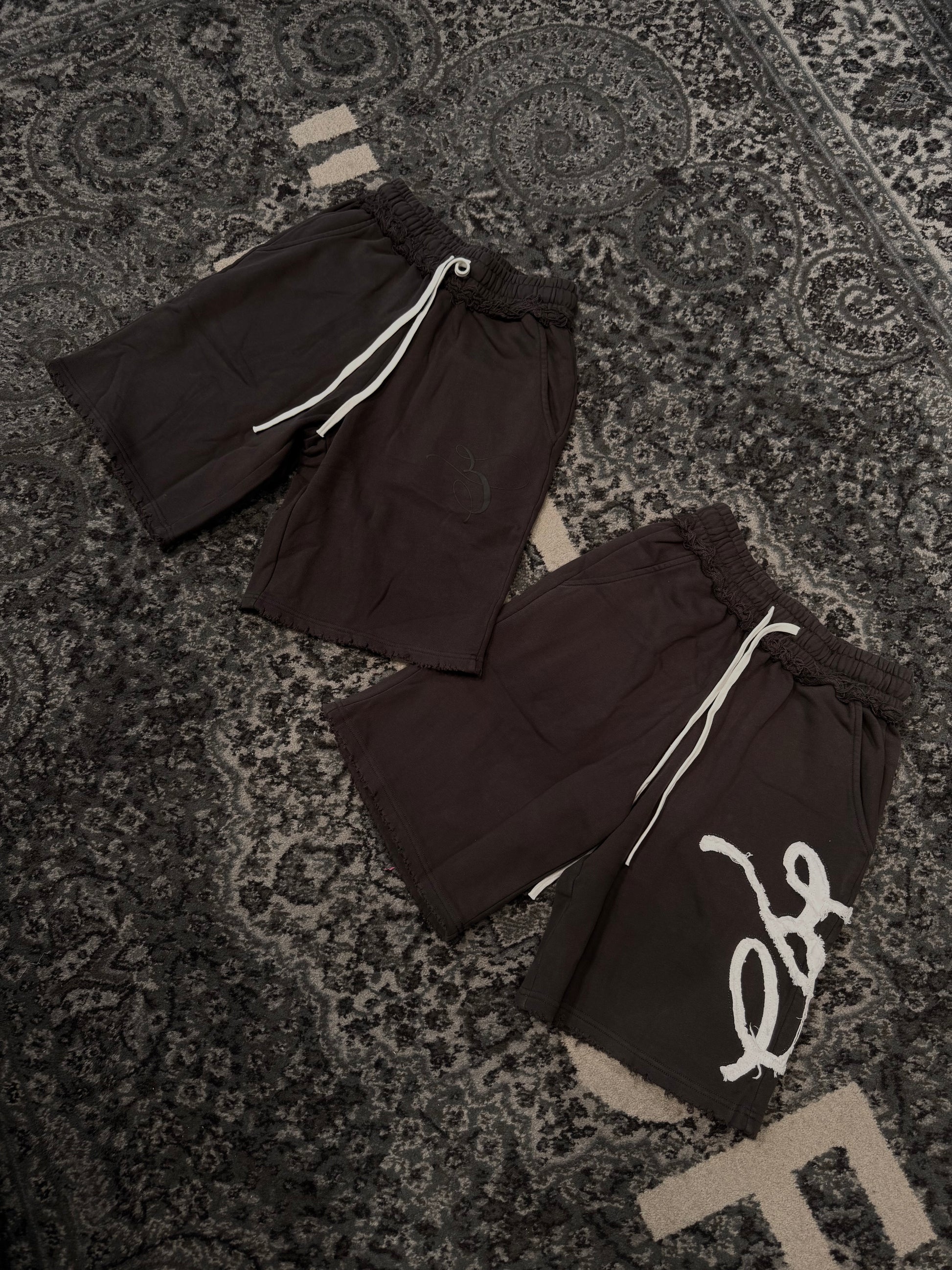 LOGO PATCH DARK GREY SHORTS
