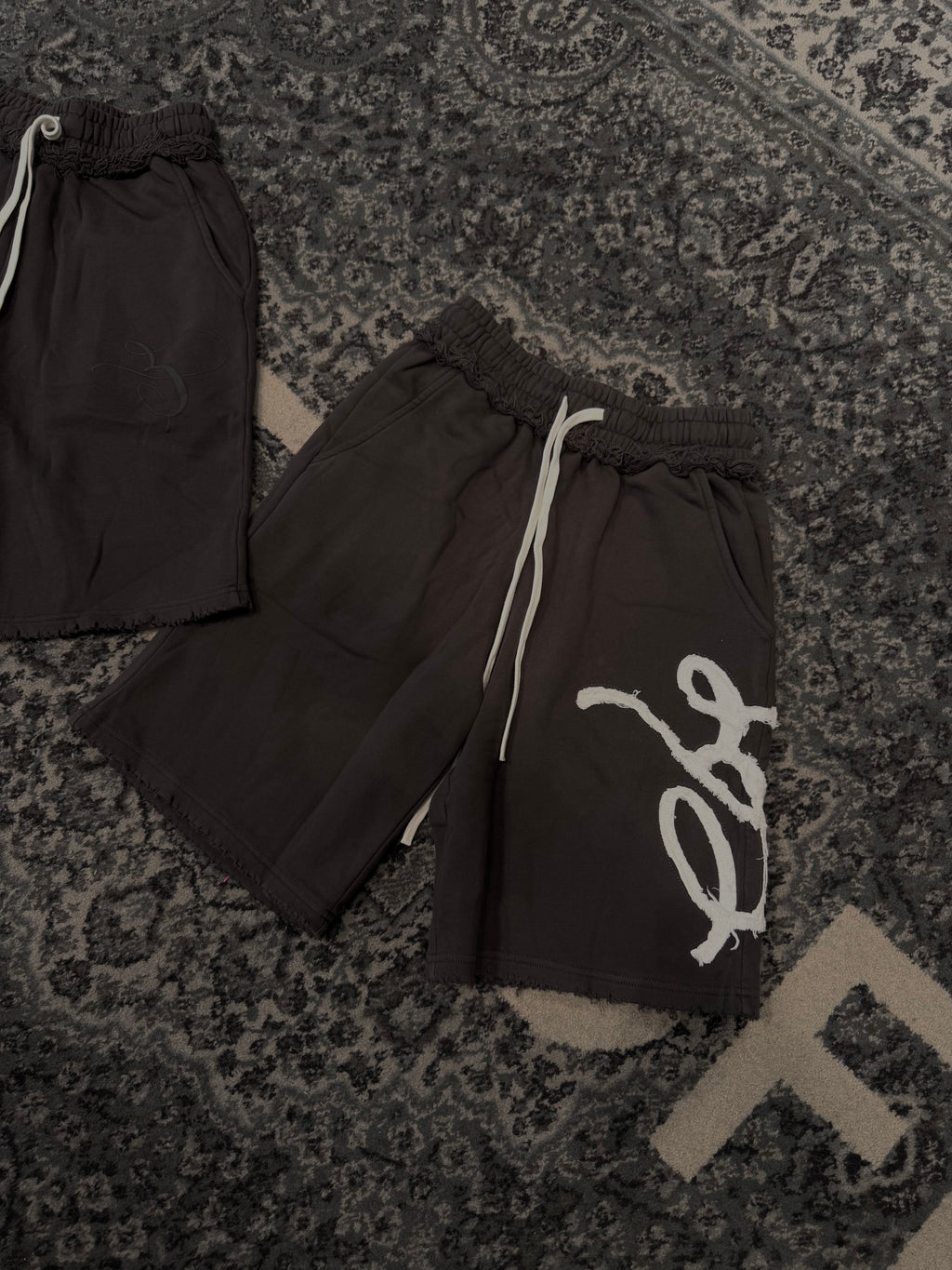 LOGO PATCH DARK GREY SHORTS