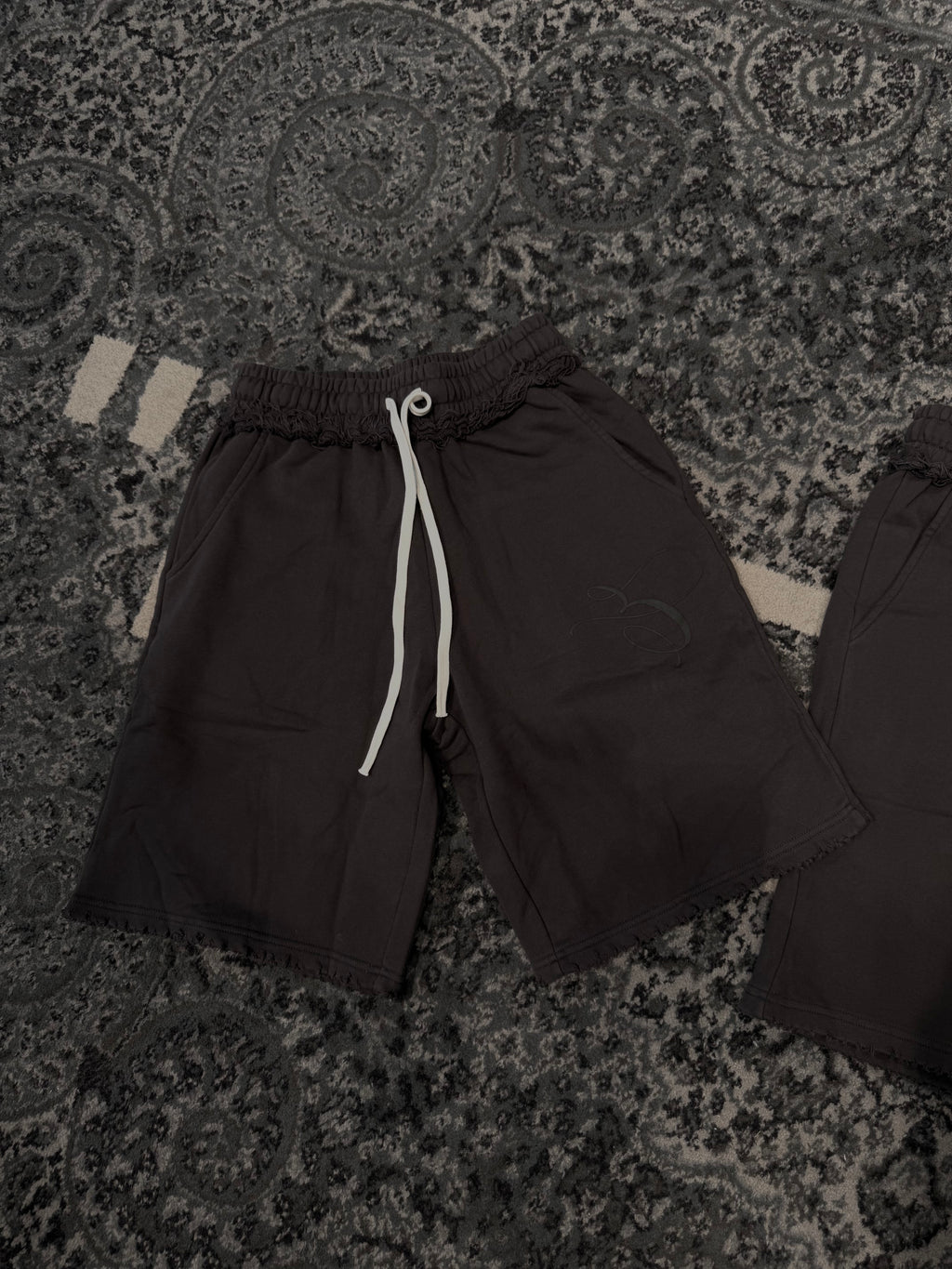 LOGO PUFF DARK GREY SHORTS