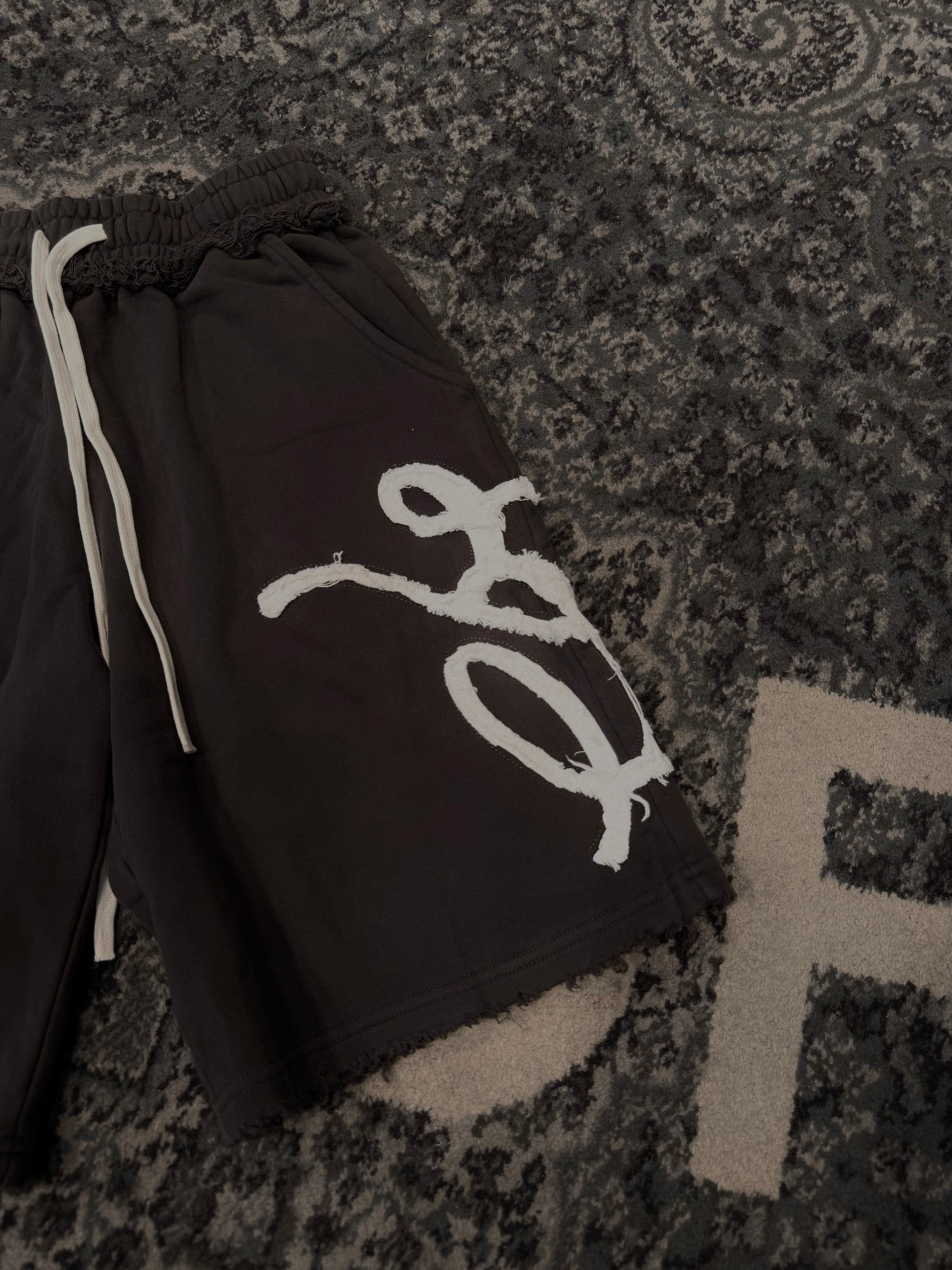 LOGO PATCH DARK GREY SHORTS