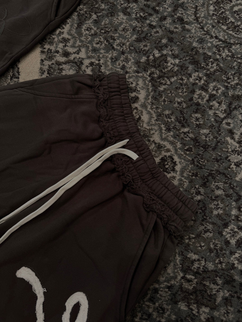LOGO PATCH DARK GREY SHORTS