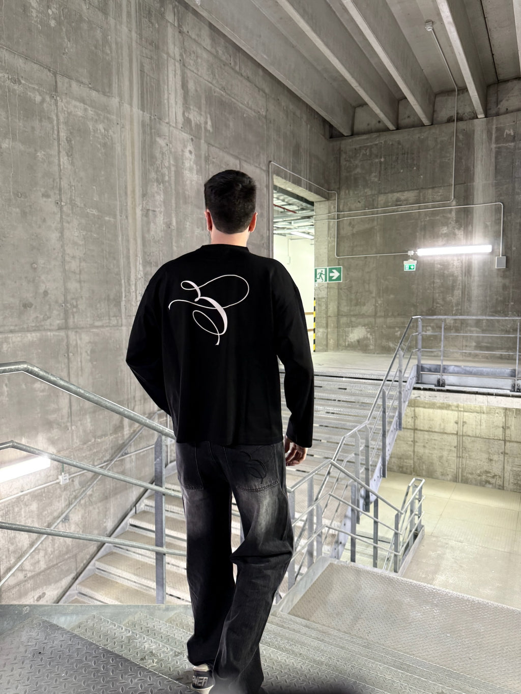 E LOGO LONGSLEEVE TEE BLACK