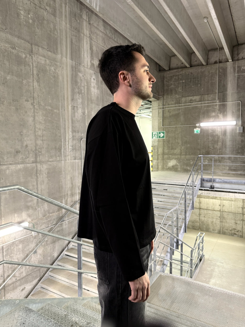 E LOGO LONGSLEEVE TEE BLACK