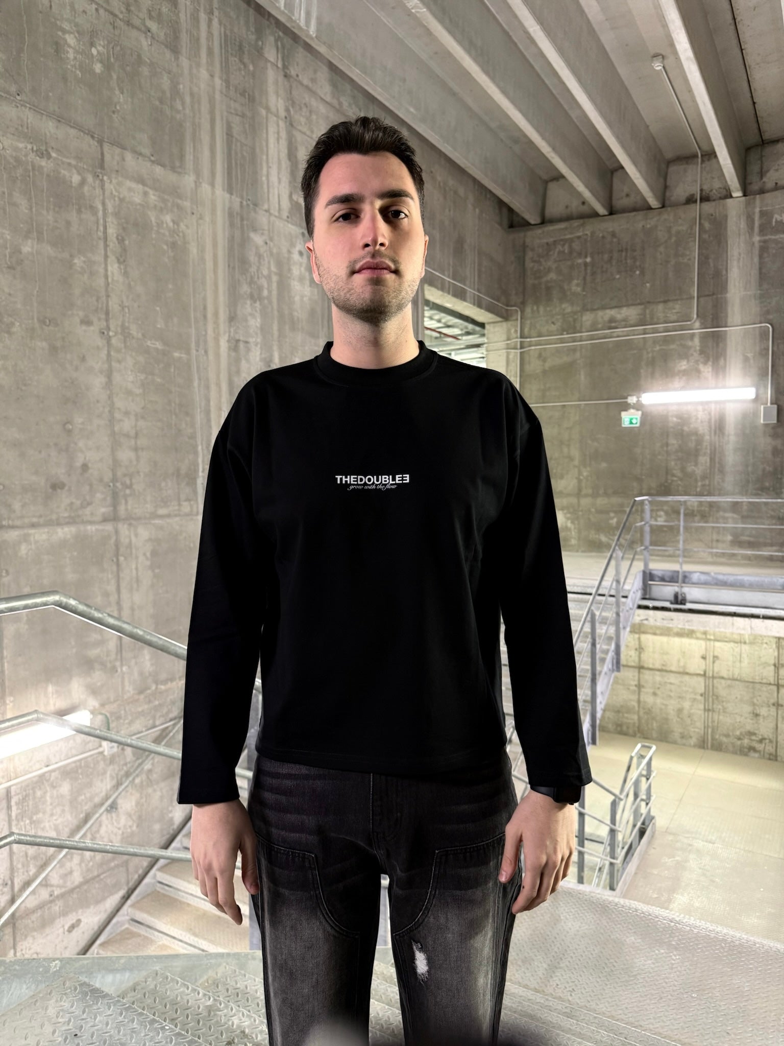 E LOGO LONGSLEEVE TEE BLACK