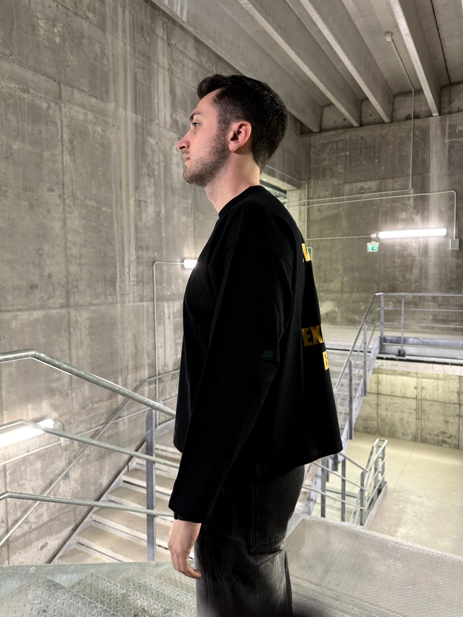 BRUNETTE LONGSLEEVE TEE BLACK