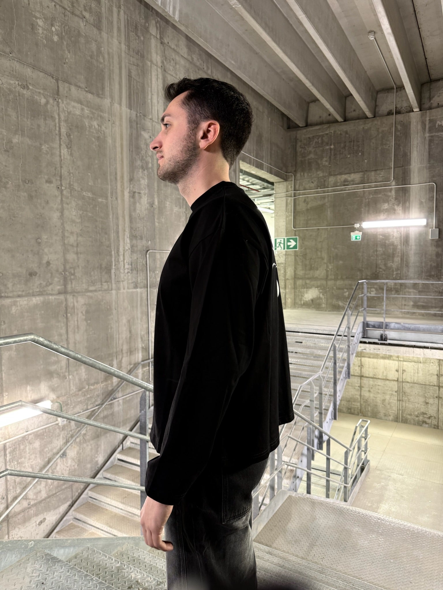 E LOGO LONGSLEEVE TEE BLACK