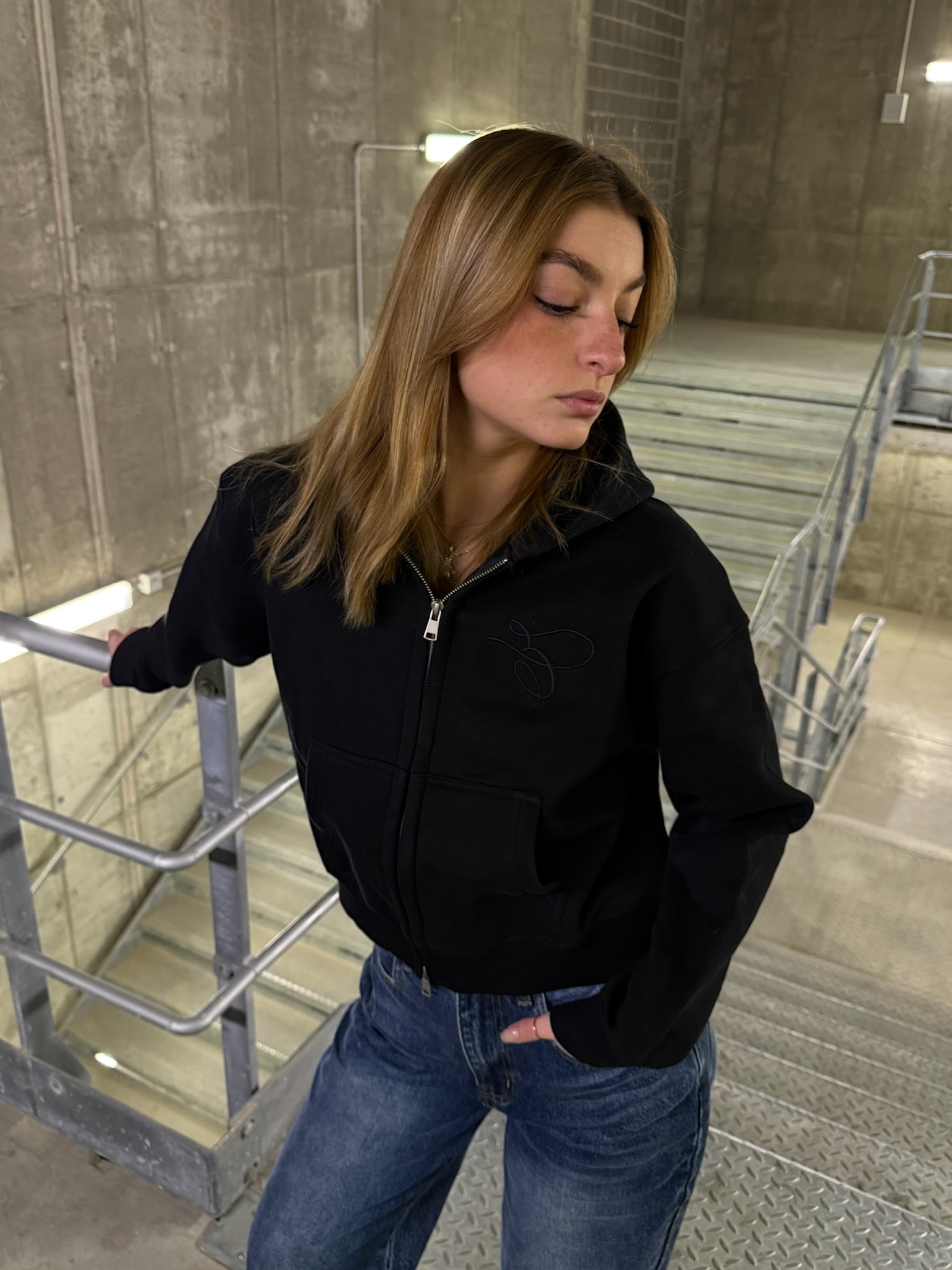 EMBROIDERED E ZIP WOMEN HOODIE BLACK