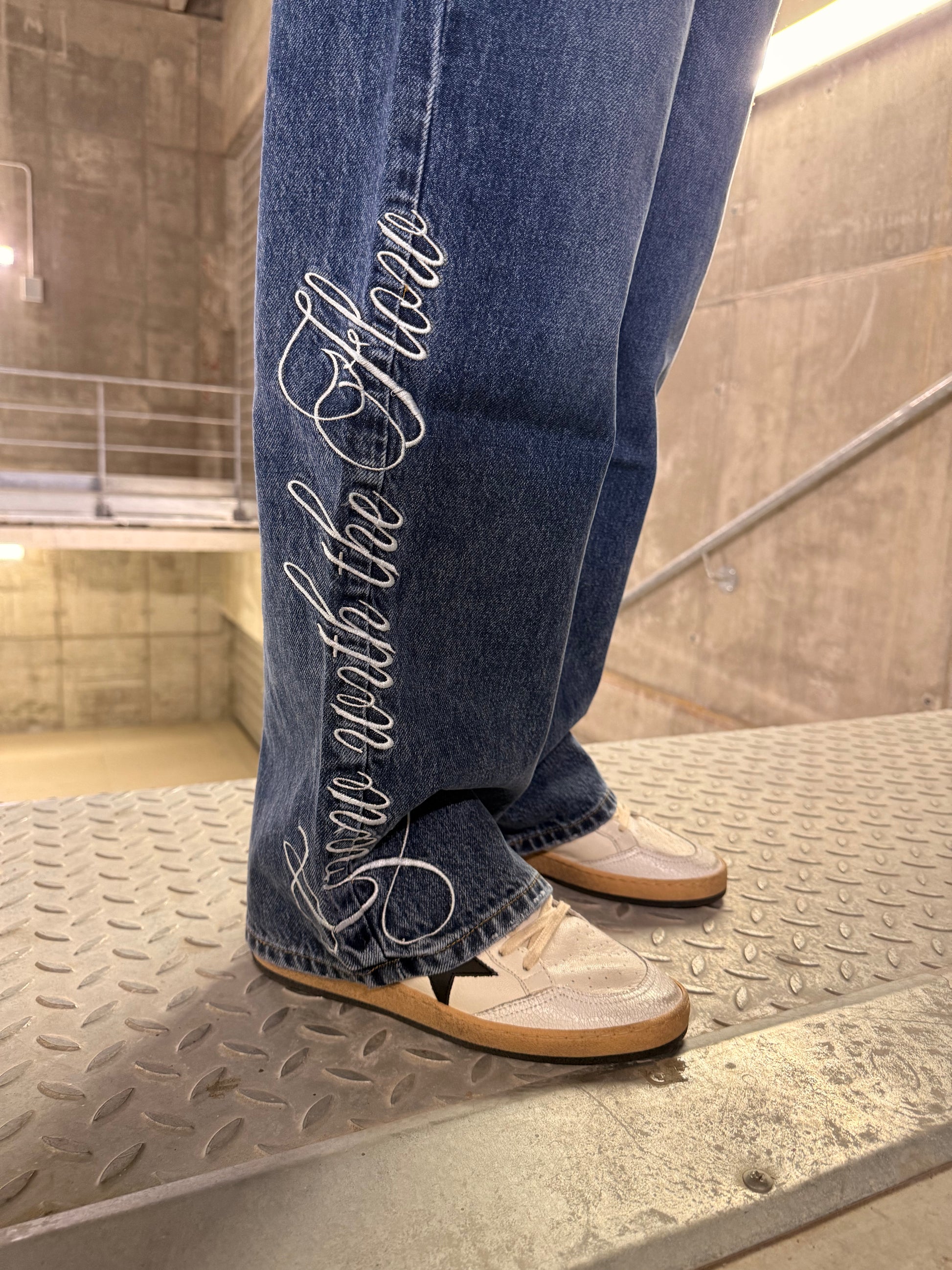 EMBROIDERED WOMEN JEANS DENIM