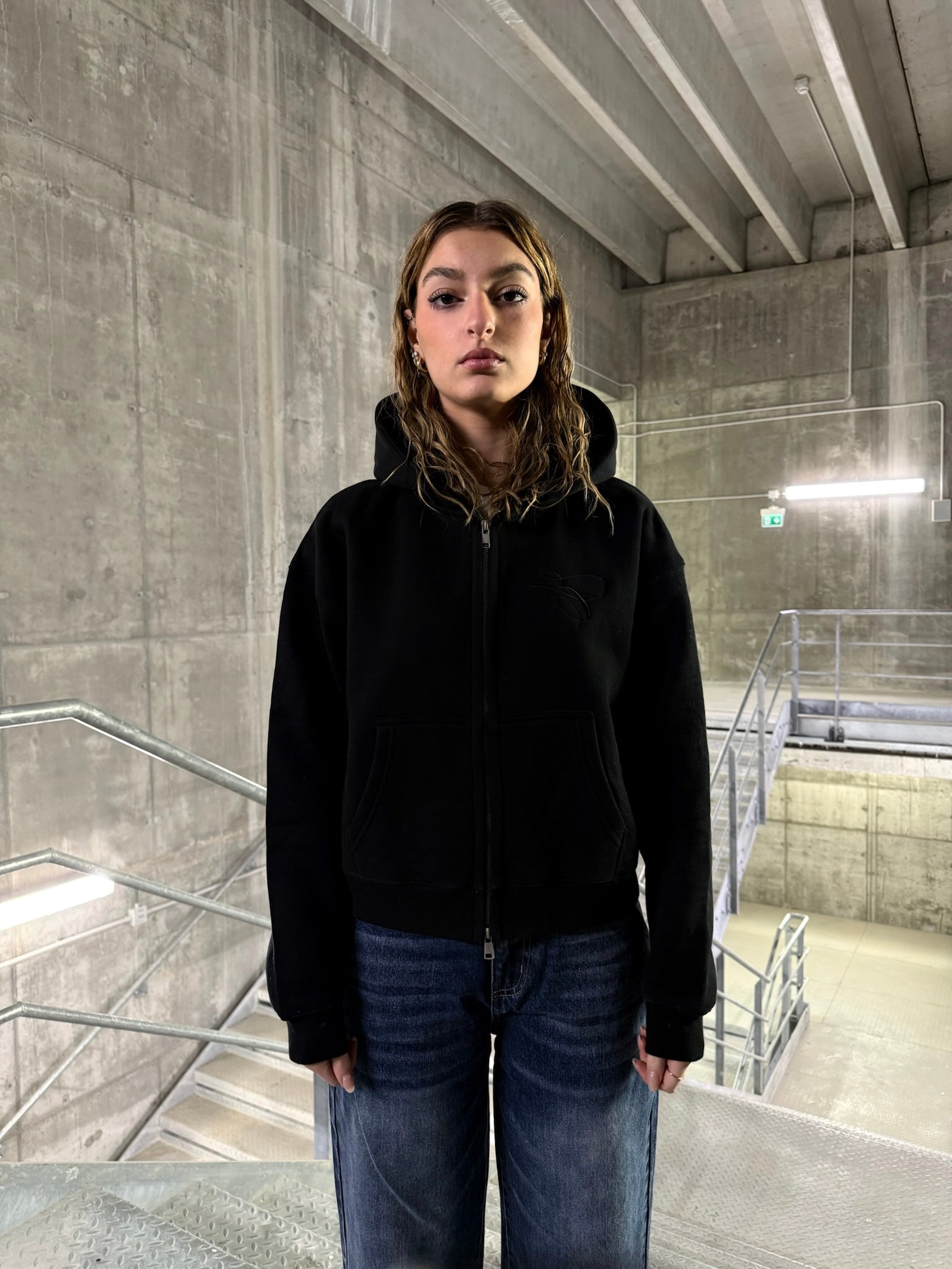 EMBROIDERED E ZIP WOMEN HOODIE BLACK