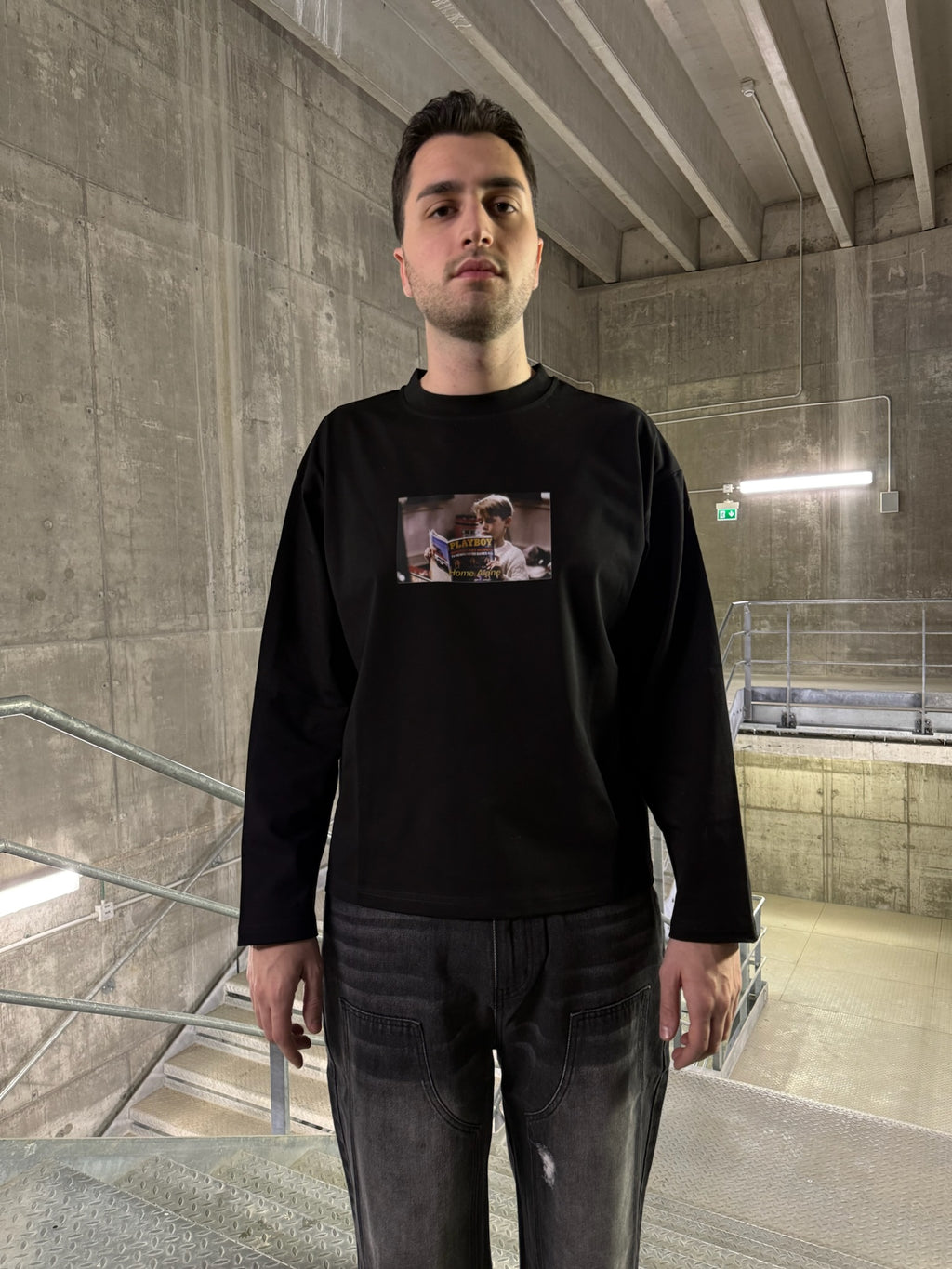 HOME ALONE BOXY LONGSLEEVE TEE BLACK