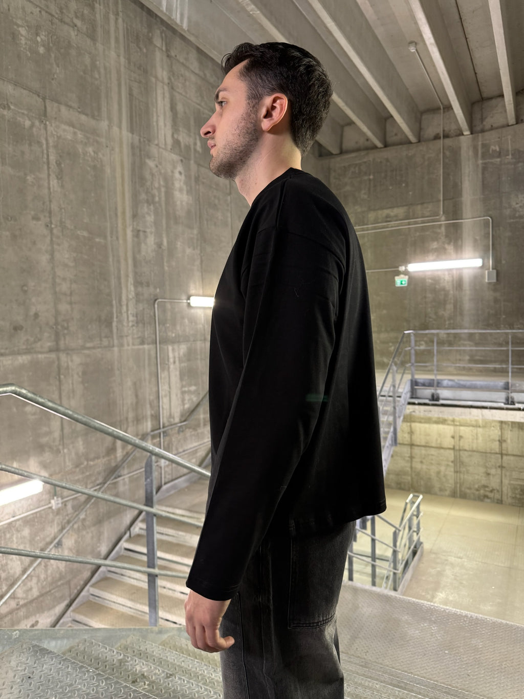 HOME ALONE BOXY LONGSLEEVE TEE BLACK