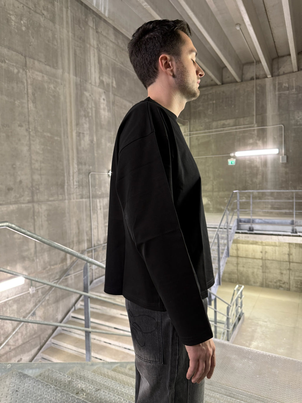 HOME ALONE BOXY LONGSLEEVE TEE BLACK