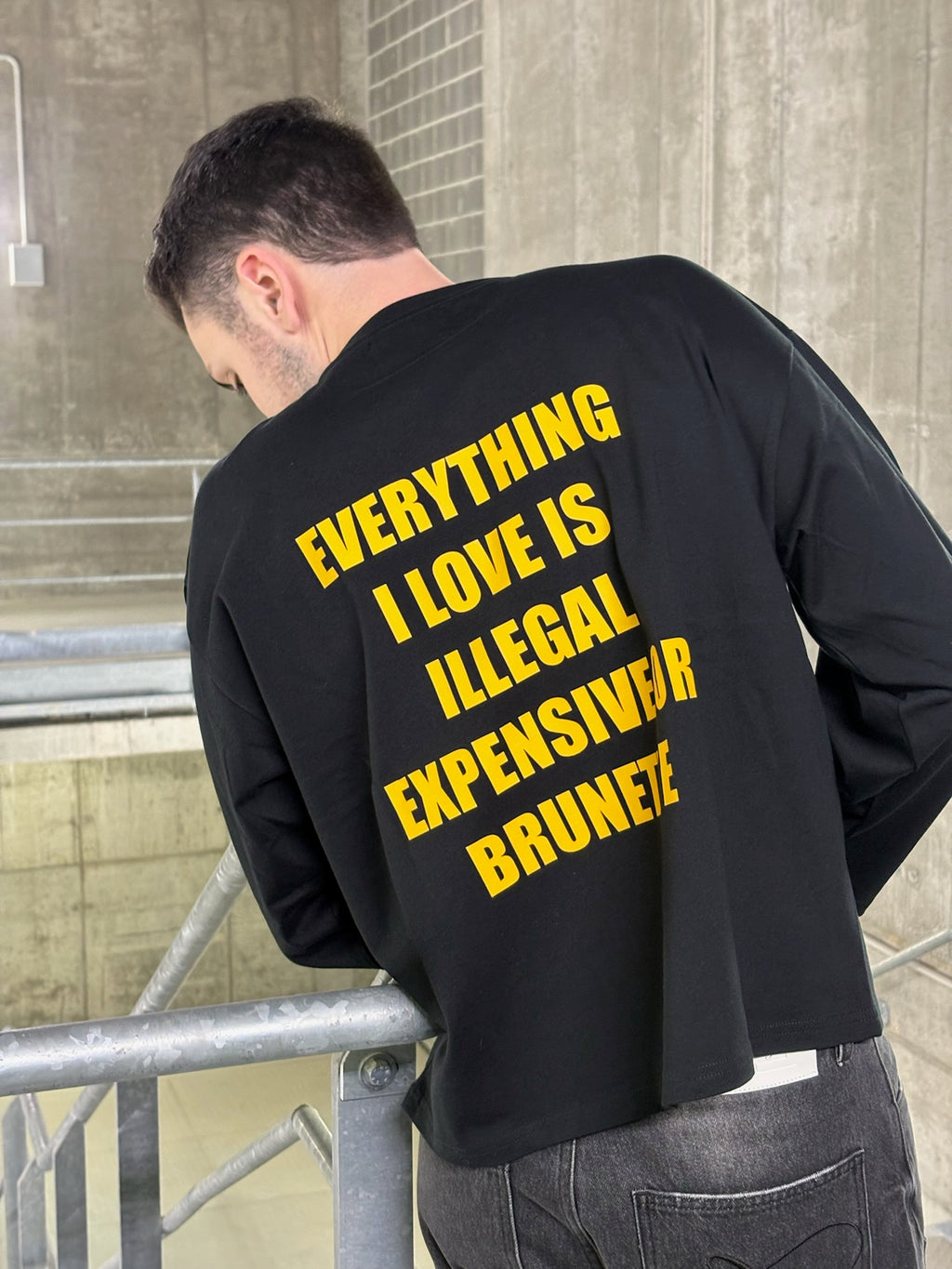 BRUNETTE LONGSLEEVE TEE BLACK