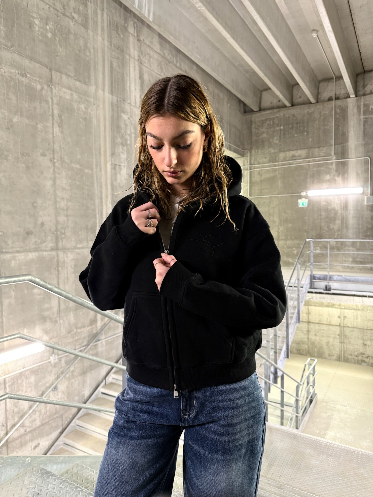 EMBROIDERED E ZIP WOMEN HOODIE BLACK