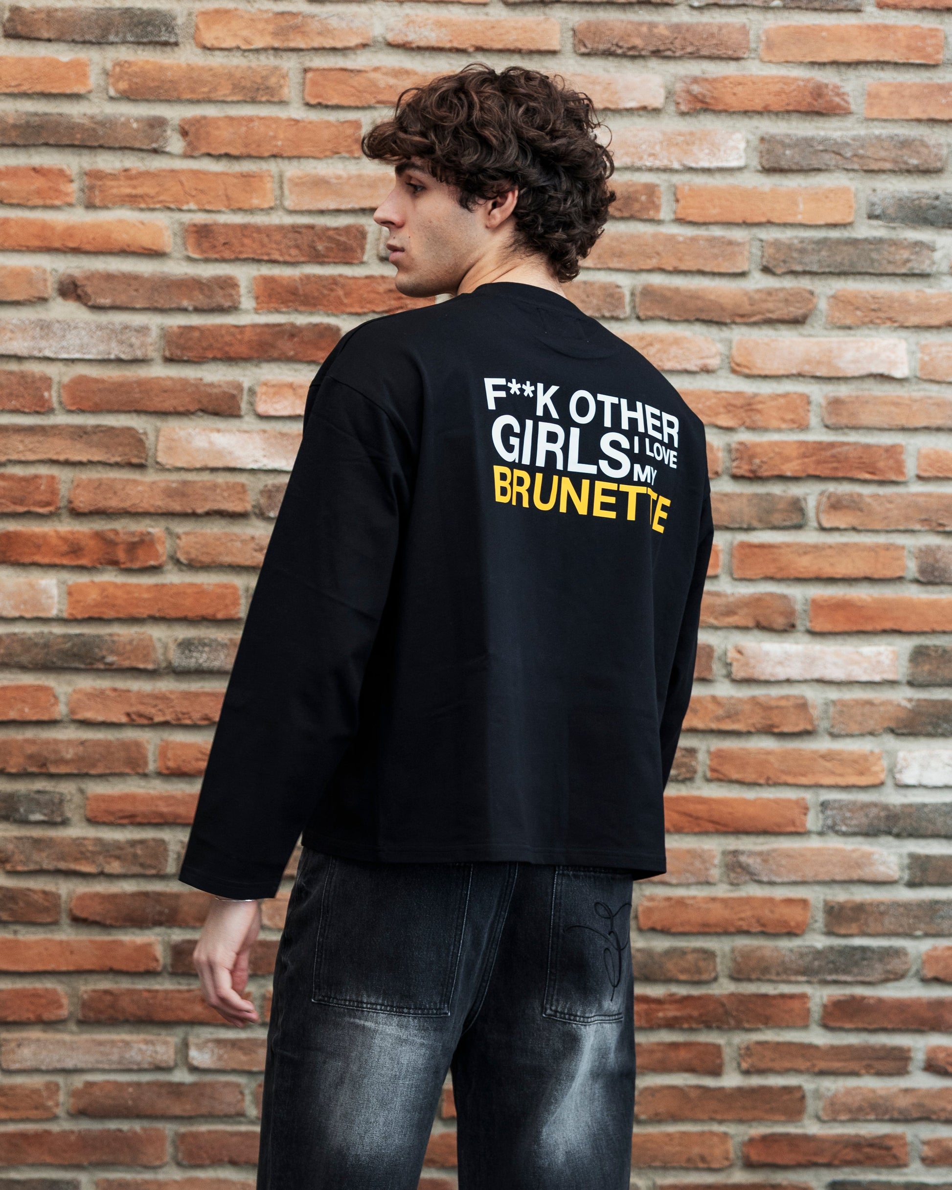 MY BRUNETTE BOXY BLACK LONGSLEEVE