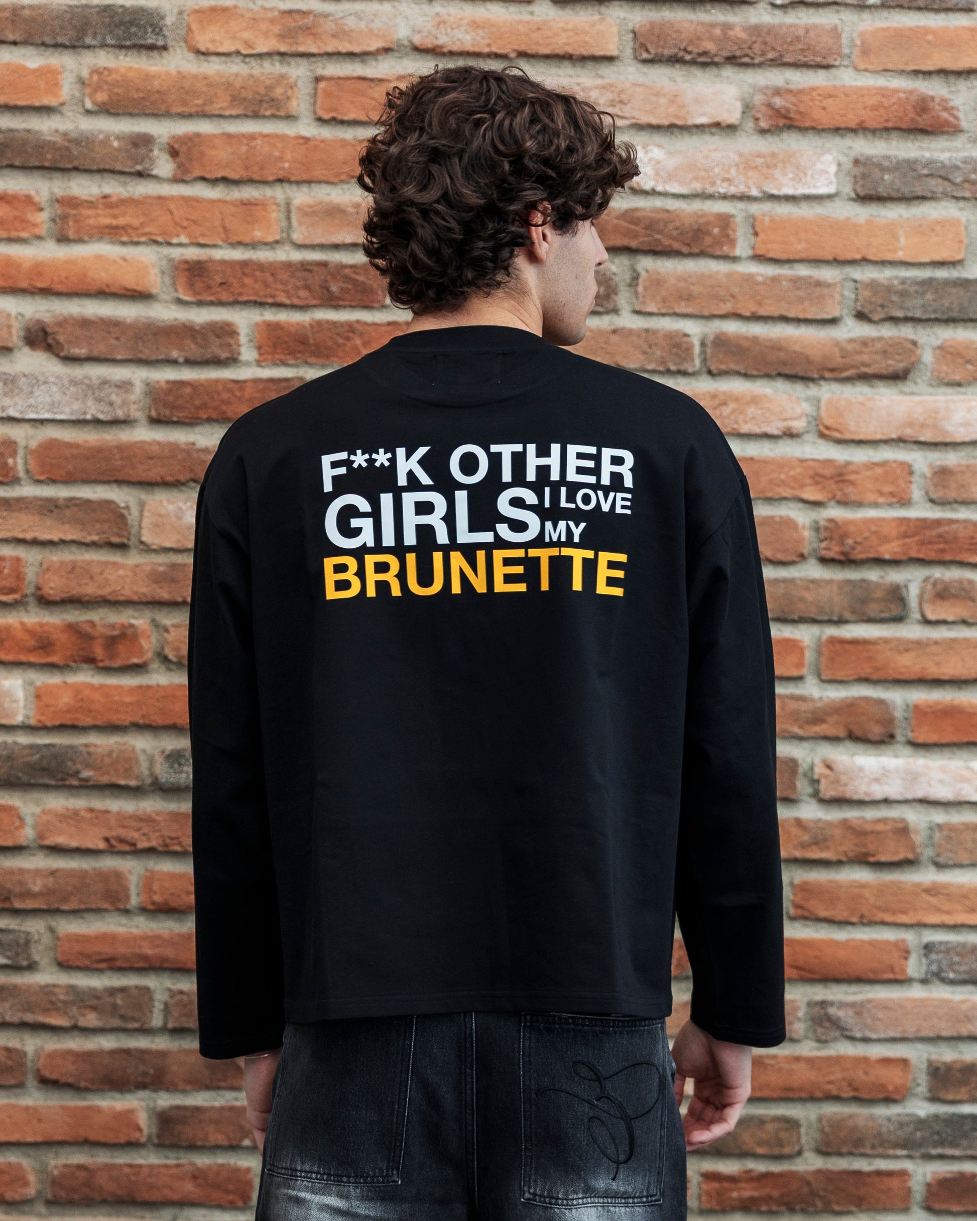 MY BRUNETTE BOXY BLACK LONGSLEEVE