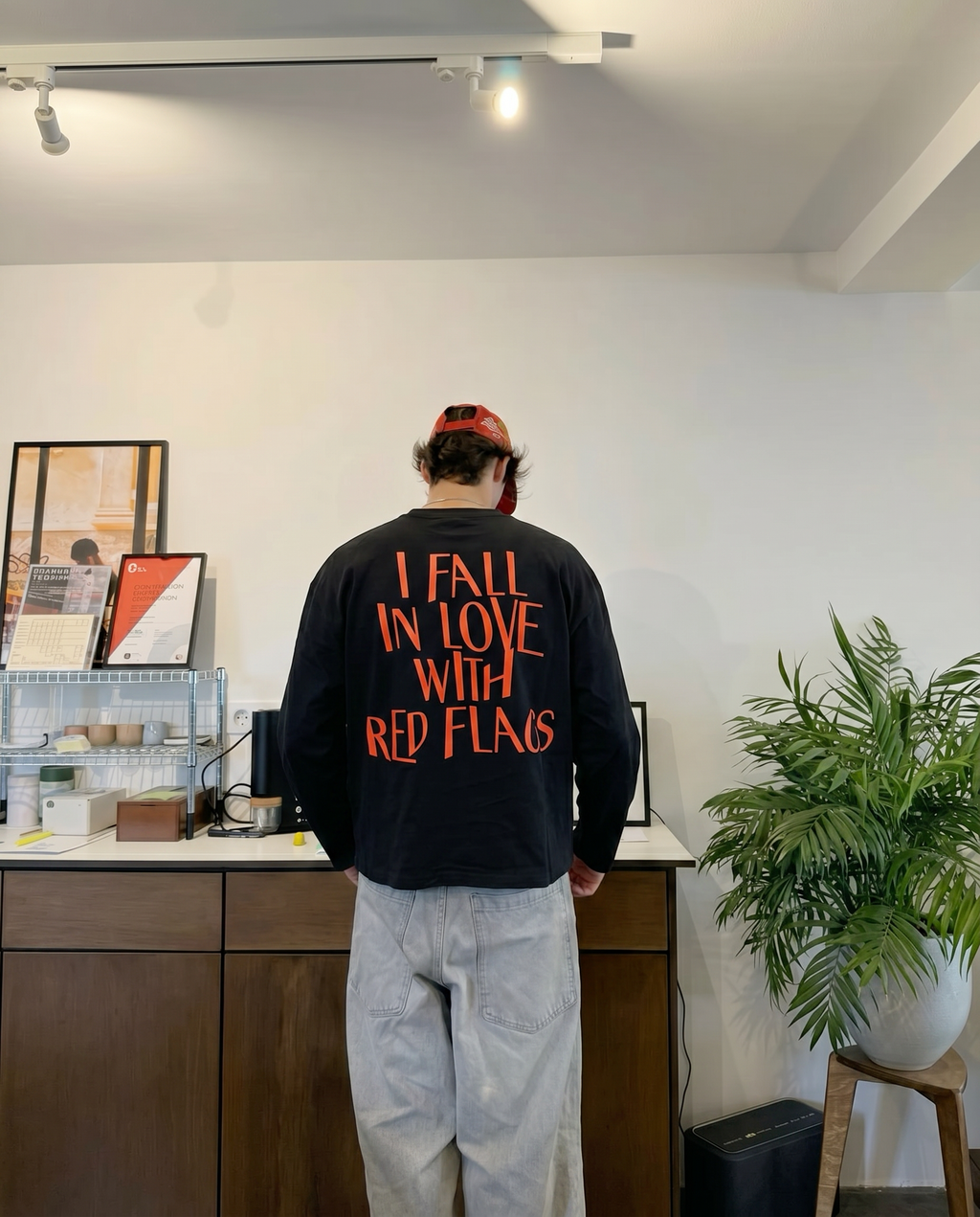 RED FLAGS BOXY BLACK LONGSLEEVE