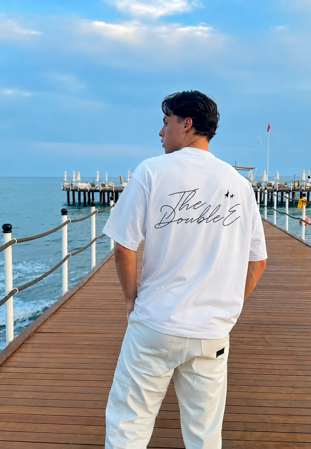 SIGNATURE BOXY WHITE TEE